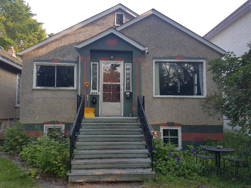 bright-2br-main-floor-suite-in-garneau-near-uofa-avail-sep-1-long
