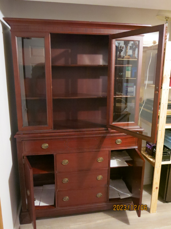 China Cabinet in Hutches & Display Cabinets in Muskoka - Image 2