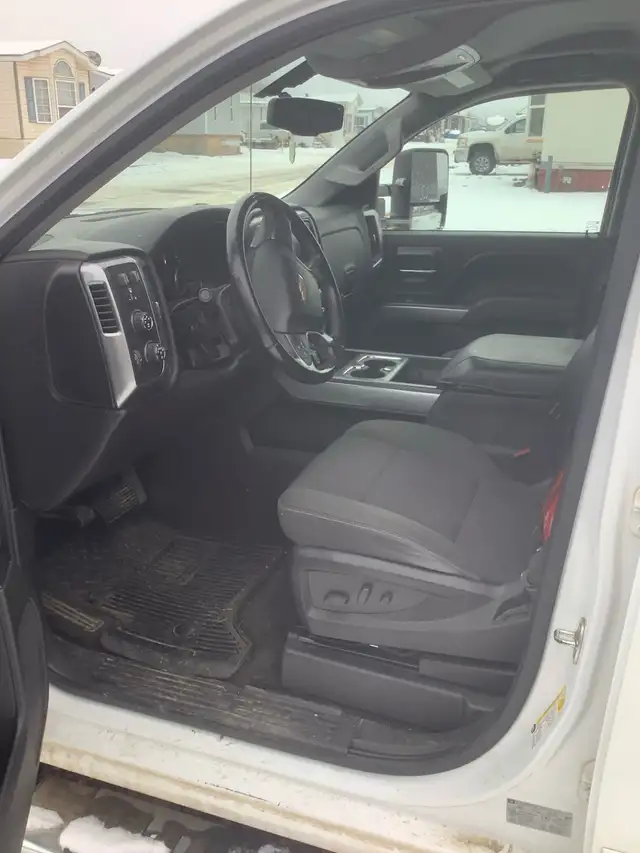 2015 Chev Silverado in Cars & Trucks in Houston - Image 4