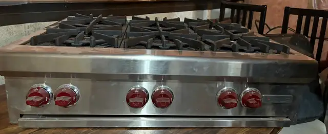 Wolf Gas Range with 6 Burners in Stoves, Ovens & Ranges in Markham / York Region - Image 2