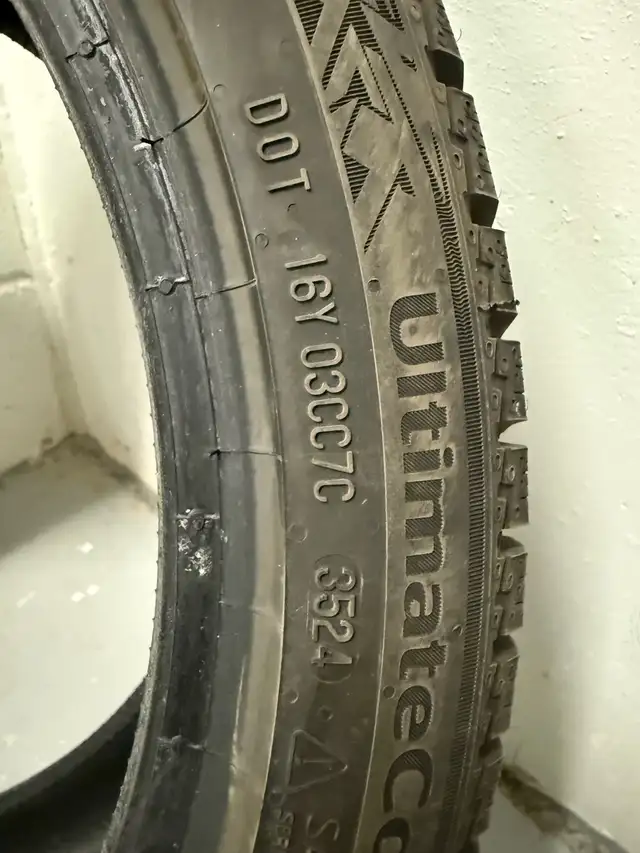 Continental Winter Tires (225/40 R18) - Almost New in Tires & Rims in Mississauga / Peel Region - Image 3