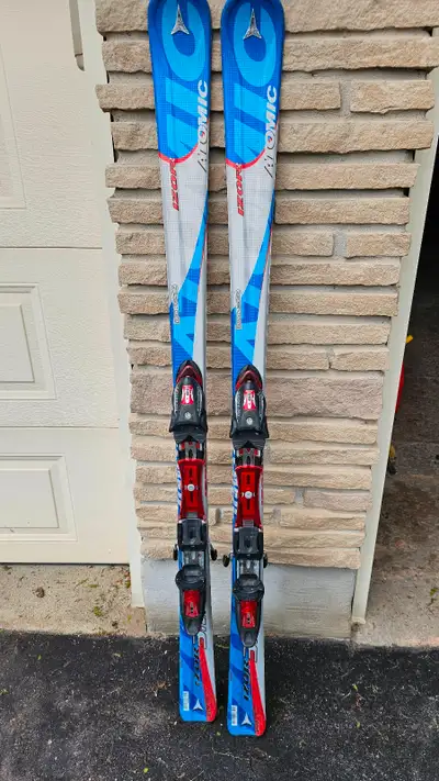Atomic 159cm skiis, View more