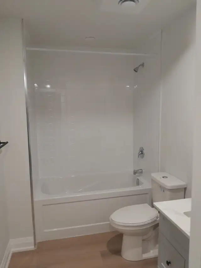 room rental and studio in Room Rentals & Roommates in Owen Sound - Image 4