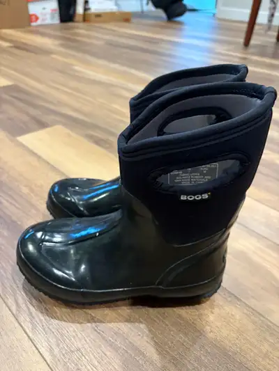 Women’s size 7 Bogs boots , View more