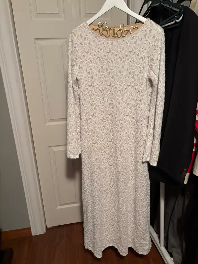 Cream colour dress in Women's - Dresses & Skirts in Moncton - Image 2