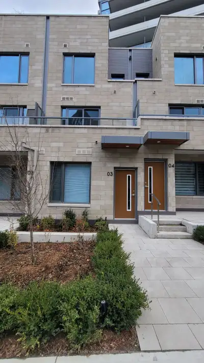 Gorgeous 2 Bedroom Townhouse for Rent in Yorkville Area!