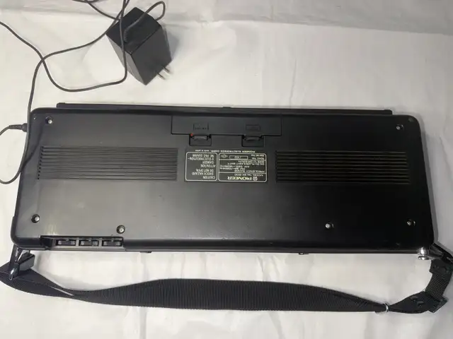 vintage 1981 Pioneer SK-200 stereo radio cassette boombox  in Stereo Systems & Home Theatre in Mississauga / Peel Region - Image 6