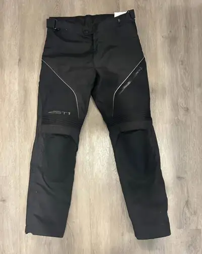 alpinestars motorcycle pants for men. 34 waistline. looks new and great condition
