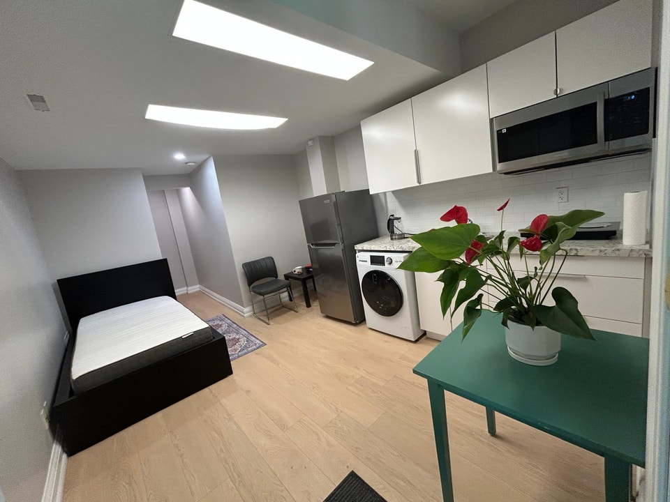 Renovated Furnished Walkout Basement Studio in Willowdale West 2