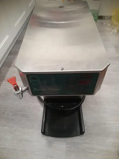 FEATURE DESCRIPTION This section describes the various features of the Café 98 Barista series coffee...