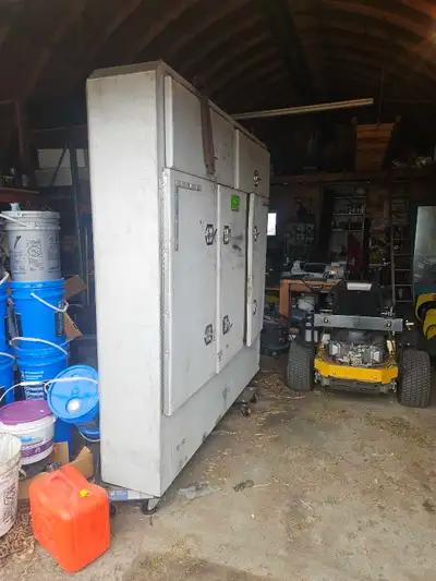 LxWxH 8'x16"x7' enclosed cabinet TEXT 403 994 0103 Olds Ab
