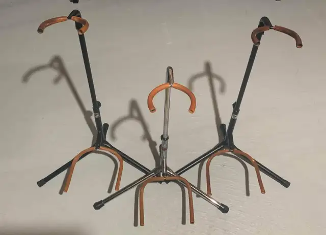 Guitar stands in Guitars in Markham / York Region - Image 9