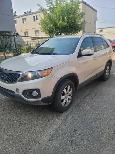 Second owner of this vehicle. this Kia Sorento has done excellent to our family. It has been turned...