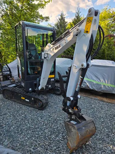 EUC 3 Cylinder Kabota Diesel Engine, Long Reach. Expandable Tracks, Hydraulic Thumb. Rhinox Quick Ch...
