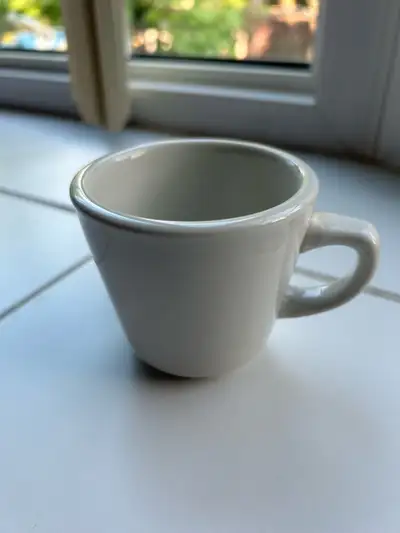 The cups have been cleaned and are ready to use. Durable restaurant/hotel-style china, suitable for...