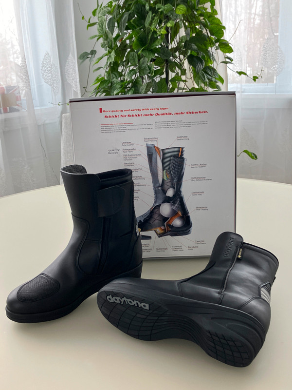Motorcycle boots by Daytona dans Femmes - Chaussures  à Laval/Rive Nord - Image 2