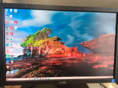 Dell U3011  30" Monitor with 2k, View more