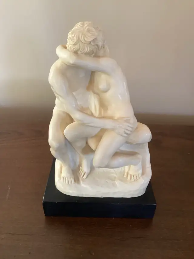 The Kiss A. Santini sculpture kissing couple in Arts & Collectibles in Mississauga / Peel Region - Image 2