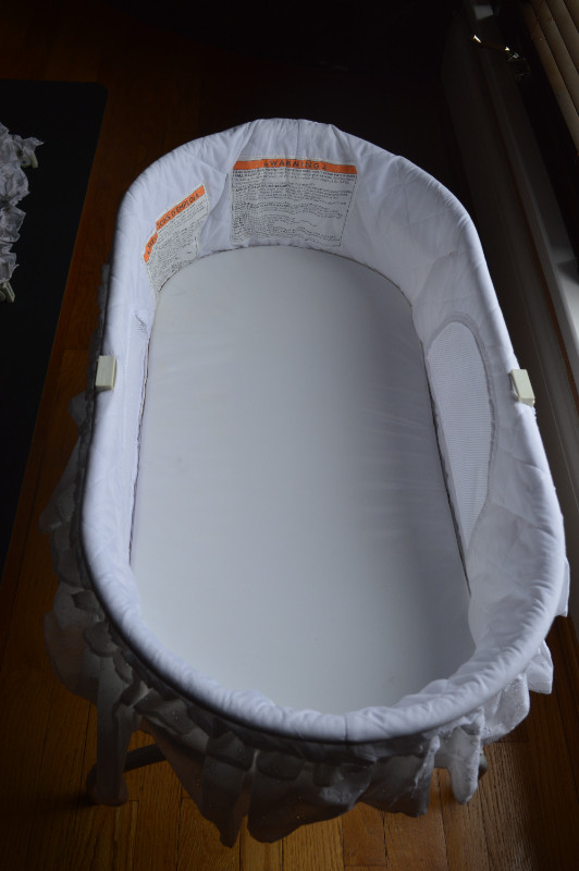 Bassinet in Cribs in City of Toronto - Image 3
