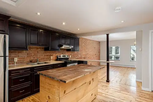 https://youriguide.com/vC9OJR7303JED1 Please call Elia at 613-530-0270 to view Beautiful large 3 bed...