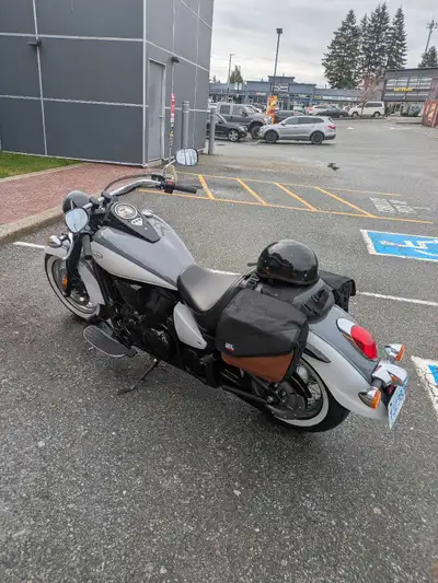 2021 Vulcan in Classic 900. Excellent like new condition only 2,000 km. Will throw in the saddlebags