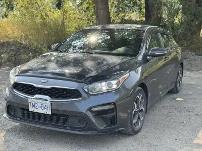 OBO New windshield, no chips or cracks New cab air filter Consistent with maintenance, due for an oi...