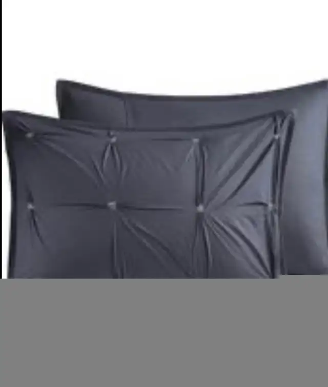 3 piece duvet cover set in Bedding in St. Catharines - Image 4