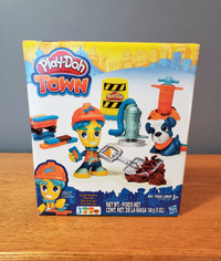 Play-Doh Town Road Worker and Pup - NEW