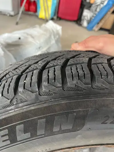 It’s comes off a Hyundai Tucson, 2021 ., Michelin winter tires 17 inch .