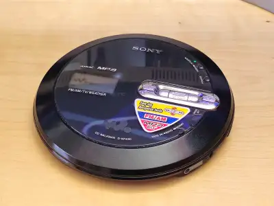 Listen to your favourite CDs on the go with this Sony CD Walkman D-NF430, a portable CD player in us...