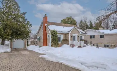 **Price Can Be Adjusted!** Features: 4 private bedrooms for sublease 1 bathroom downstairs Shared co...