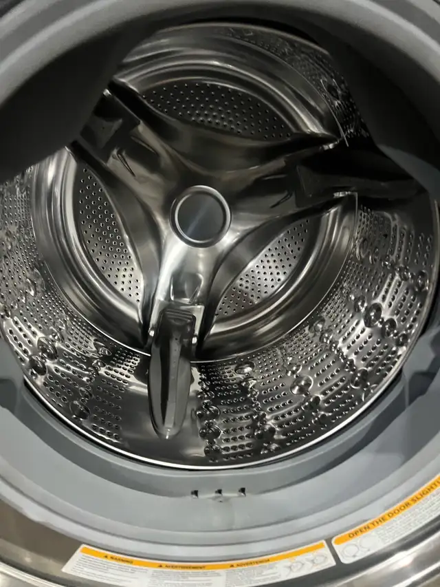 lg front load washer electric dryer set can stack  in Washers & Dryers in Mississauga / Peel Region - Image 6