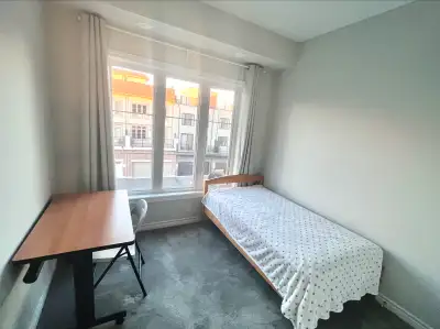 Bright Private Room for Rent in new townhouse, Markham
