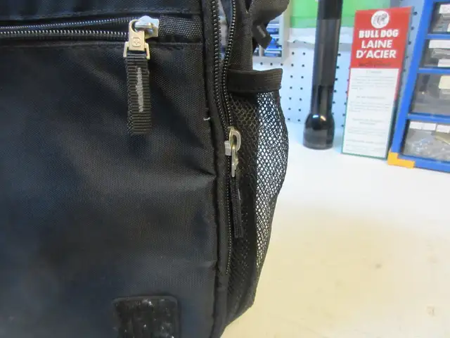 A  VENDRE in Bags & Luggage in Saint-Jean-sur-Richelieu - Image 7