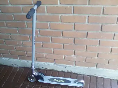 Trottinette Razor Scooter, View more