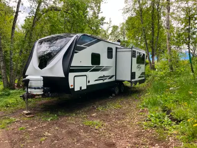 Located 10 minutes outside South Hazelton. 2021 2500RL Imagine Grand Design travel trailer, rear liv...