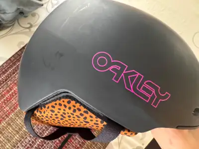 Oakley MOD1 Women’s Ski / Snowboard Helmet – Size M – Excellent, View more