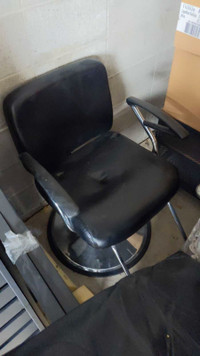 Hairstyling chair
