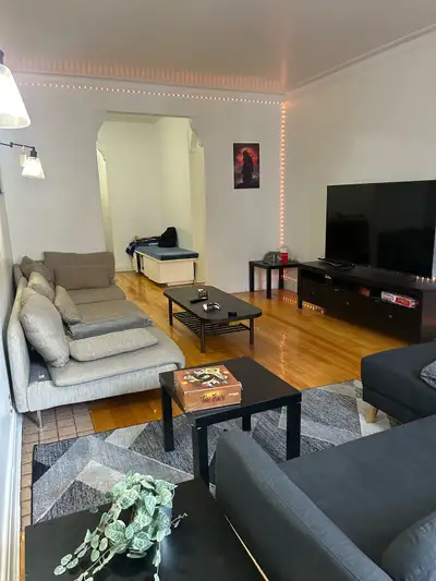 Je cherche un colocataire pour partager un grand appartement 4 ½ meublé, disponible à partir du 1er...