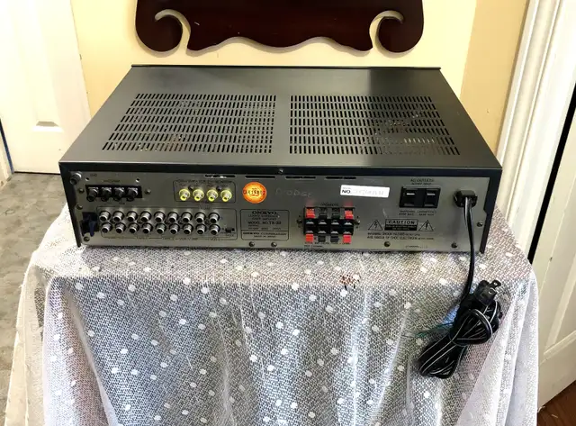 Vintage Onkyo TX-38 55 WPC Stereo Receiver in Stereo Systems & Home Theatre in Ottawa - Image 3