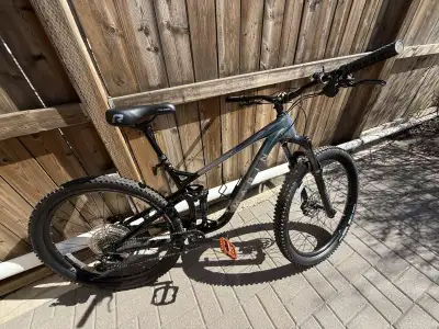 Marin Rift Zone 2 - LARGE - LIKE NEW Mountain Bike, View more