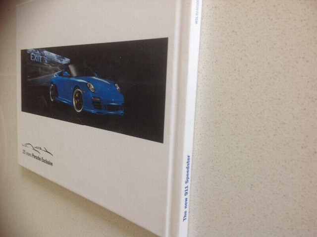 2010 Porsche 911 Speedster Prestige Catalogue Brochure dans Art et objets de collection  à Longueuil/Rive Sud - Image 3