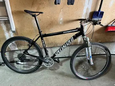 This classic 19” mountain bike is 20 years old but has been well maintained. It has awesome Fox shoc...