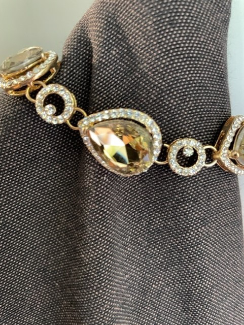 Golden Cubic Zirconia & Rhinestone Teardrop Bracelet in Jewellery & Watches in Burnaby/New Westminster - Image 2