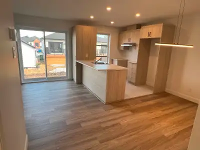 NOUVEAU JUMELÉ AVEC TERRAIN À LOUER 6 ½ à 2125$/mois - Bail pour août 2025 mais possible de s’arrang...