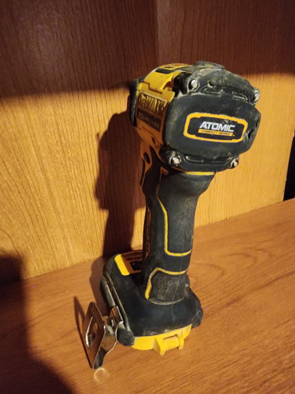 DEWALT 20V MAX ATOMIC Lithium-Ion Brushless Cordless Impact Gun in Power Tools in Windsor Region - Image 4