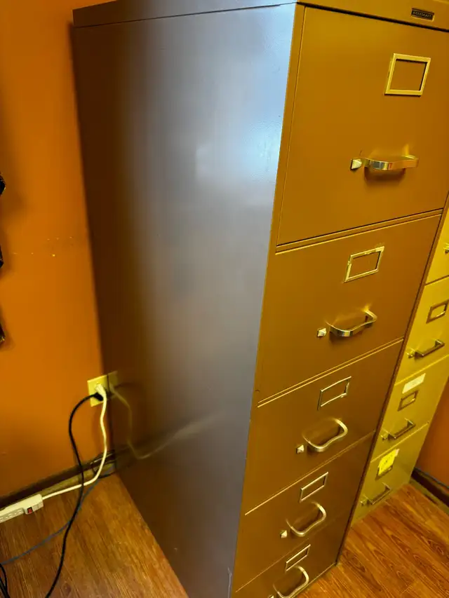 filing cabinet  in Other Business & Industrial in Barrie - Image 3