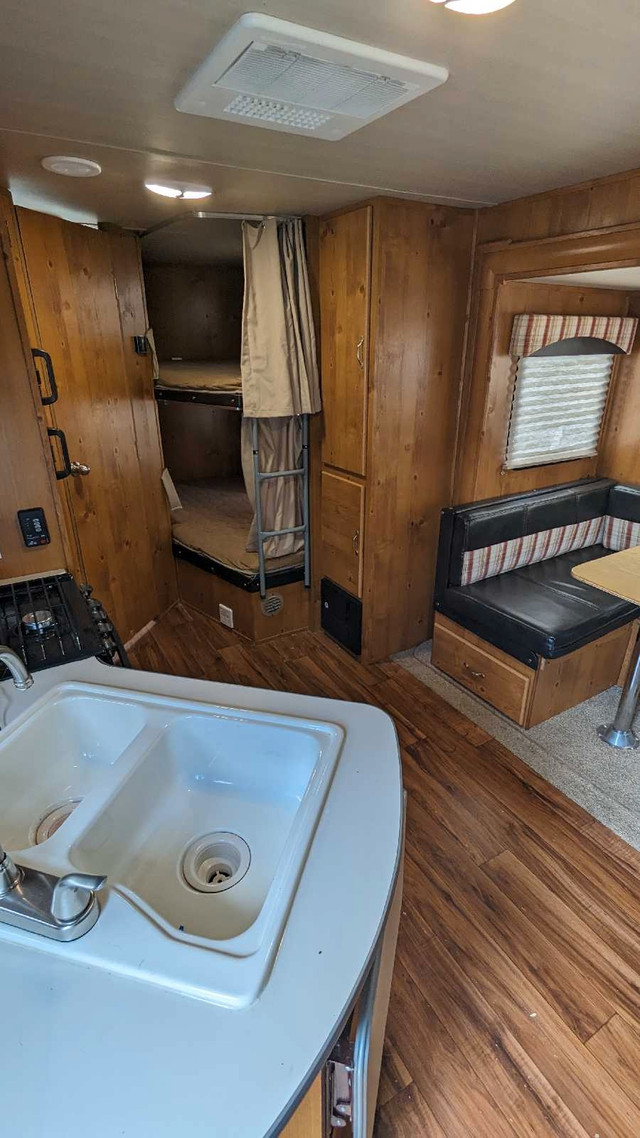 25' gulf stream cabin cruiser in Travel Trailers & Campers in Moose Jaw - Image 3