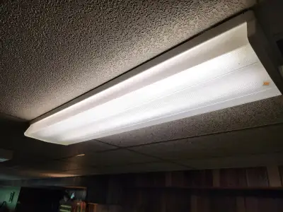 FLUORESCENT LIGHT FIXTURES  $10, View more