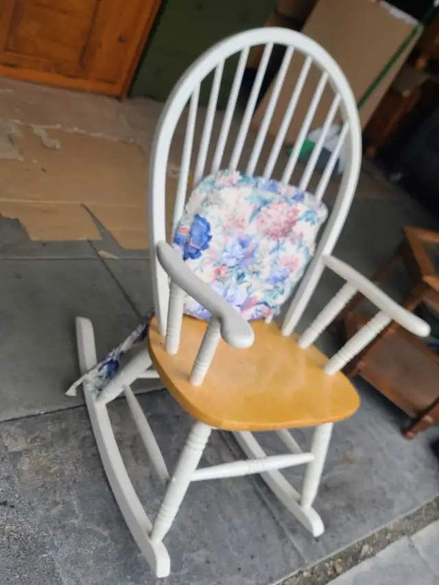 White Spindle Rocking Chair with Floral Cushion in Chairs & Recliners in Delta/Surrey/Langley - Image 4